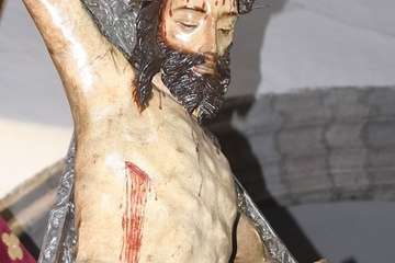 El Cristo de Telde, acicalado para la solemne procesión de esta noche por las calles de San Juan/TA.